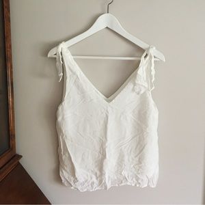 • SOLD • 🍂3/$25🍂 H&M Bow shoulder tie tank